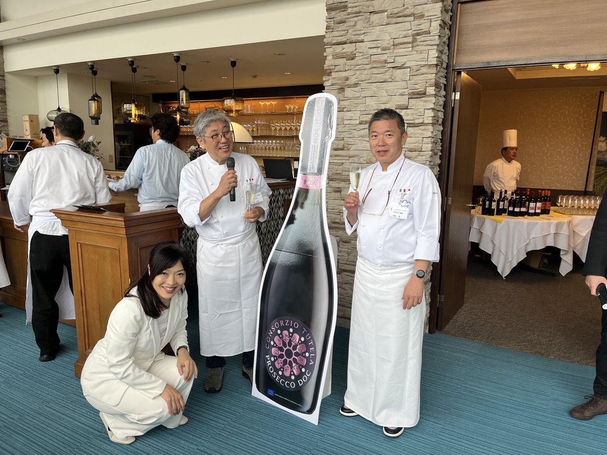 ITATokyo_'s tweet image. Brindisi con il #ProseccoDOC per l'inaugurazione dell'evento "Giorno della #CucinaItaliana" organizzato da @cucina_acci
🇪🇺Campaign financed according to EU regulation no. 2021/2115

#プロセッコDOC #日本イタリア料理協会 #cucina_acci #イタリア料理の日
@ProseccoDOC @ITAtradeagency