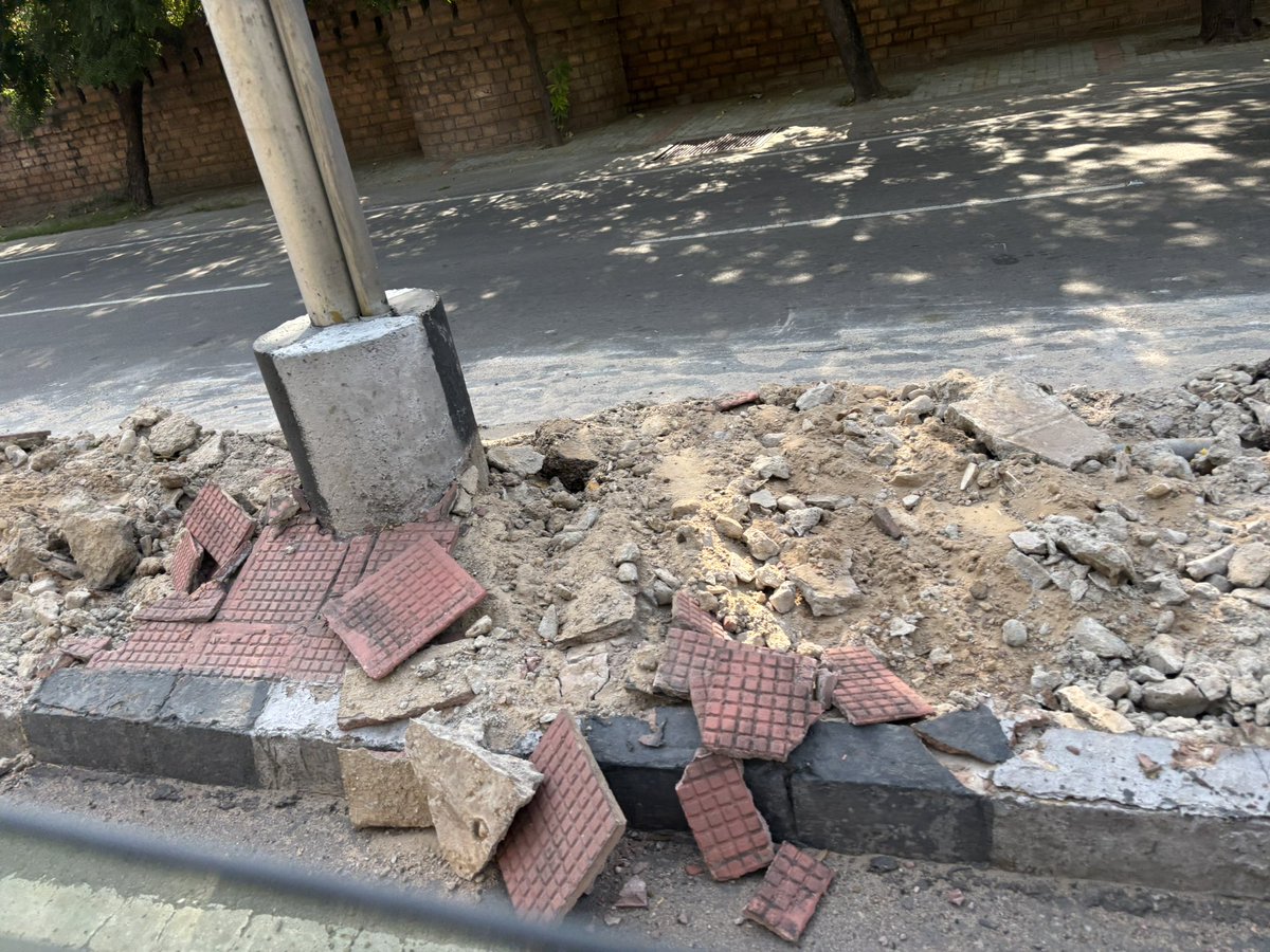 PRATEEKK912's tweet photo. ज़��ी ज़मायी व्यवस्था को ख़राब करना । 

#विकास_ho_rha_h 
#development 
#mandore_road

@JodhpurDm 
@RajGovOfficial @RajSampark @RajCMO @DeoraKunti https://t.co/tUZkvrPAdK