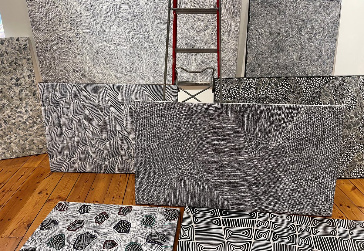 the gallery has been getting together a great collection of paintings in black and white for our next exhibition, coming soon or view online as we go- japingkaaboriginalart.com/collections/in… #contemporaryart #aboriginalart #indigenous