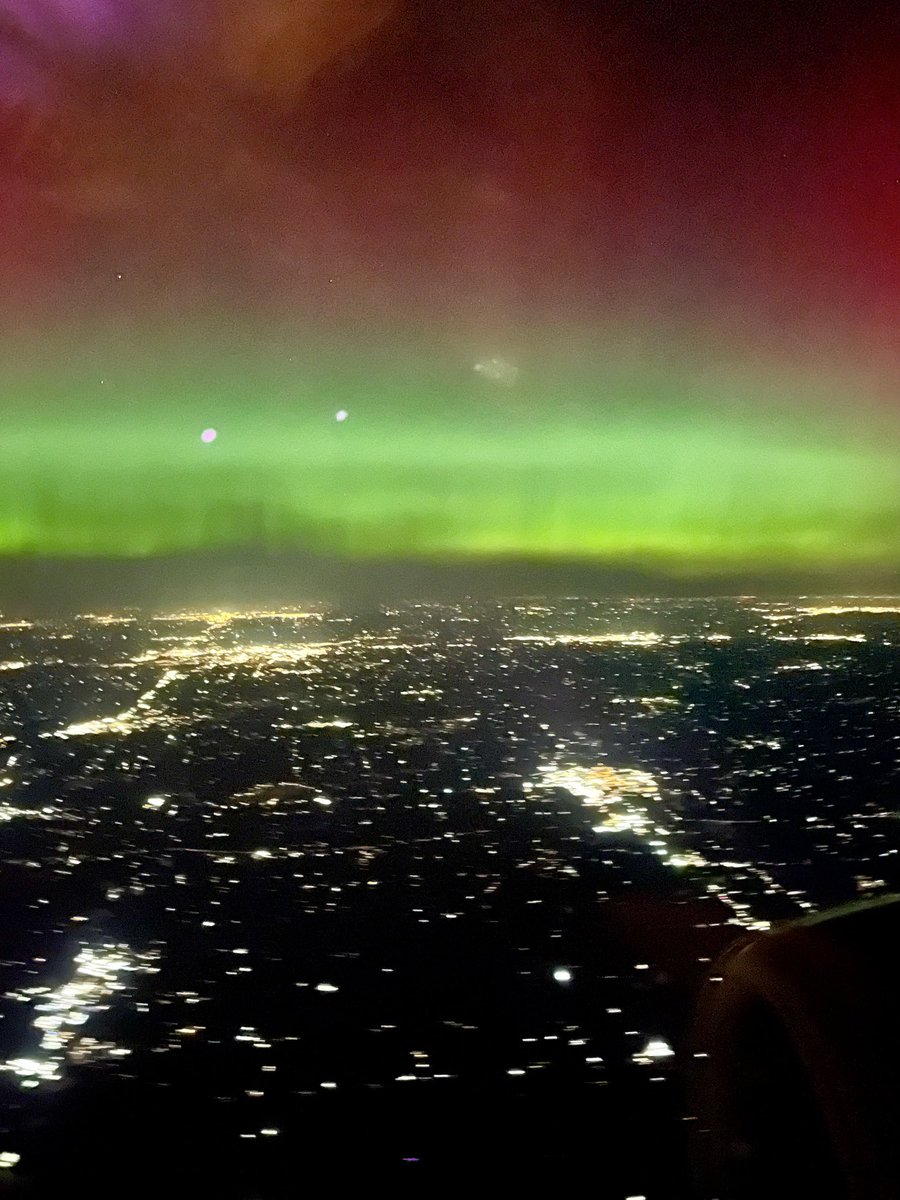 Northern lights flying from Boston to Chicago tonight.