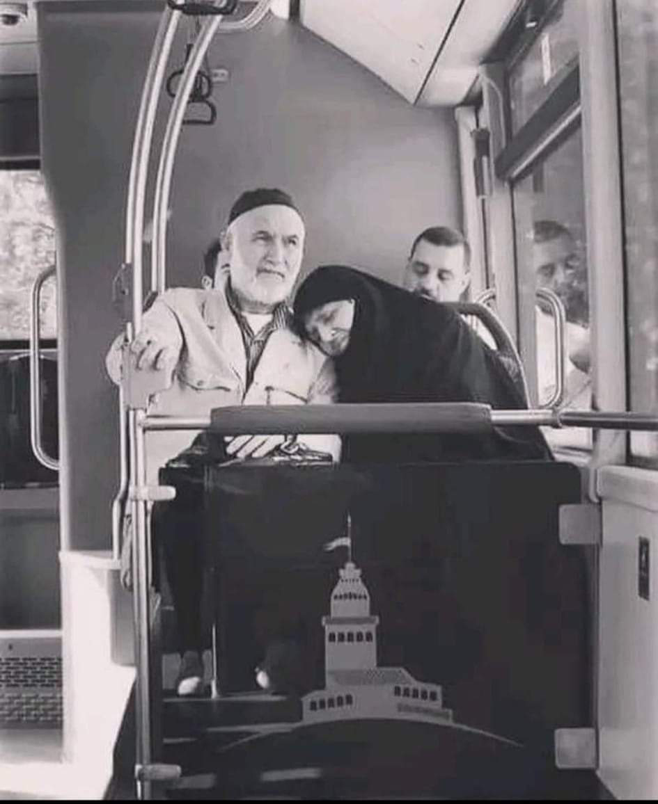 الحبّ كتف يسندك حين تثقلك هموم الحياة ❤

#صباح_الخير