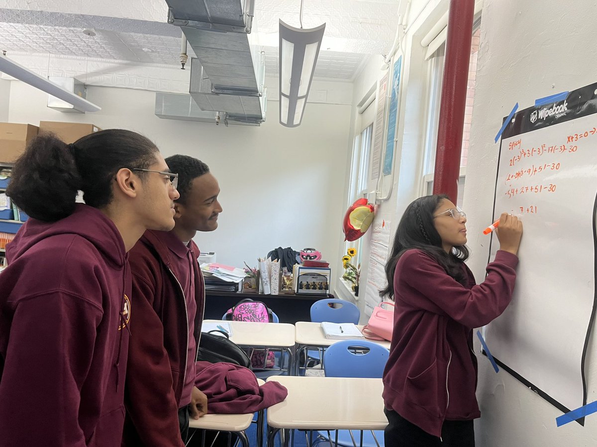 collinsnyc's tweet image. Today’s beauty - incredible #buildingthinkingclassrooms in full effect in #APPreCalculus class @NewHeightsACS this morning.