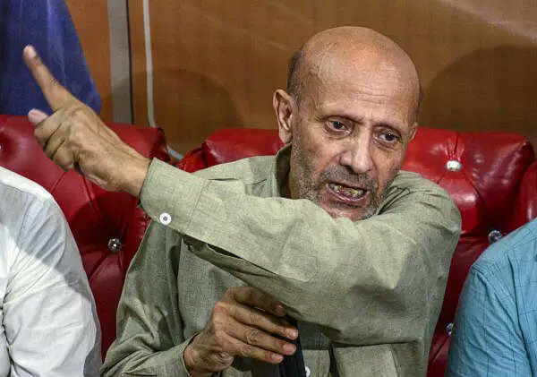 DeccanHerald's tweet photo. Whichever party forms the government should listen to the people and works on real issues: #EngineerRasheed
Track results live here: https://t.co/1wn6MxmNx8
#ElectionsWithDH #JammuandKashmirAssemblyElections2024
#JammuandKashmirAssemblyElection2024Results https://t.co/Q8AalVmp7H