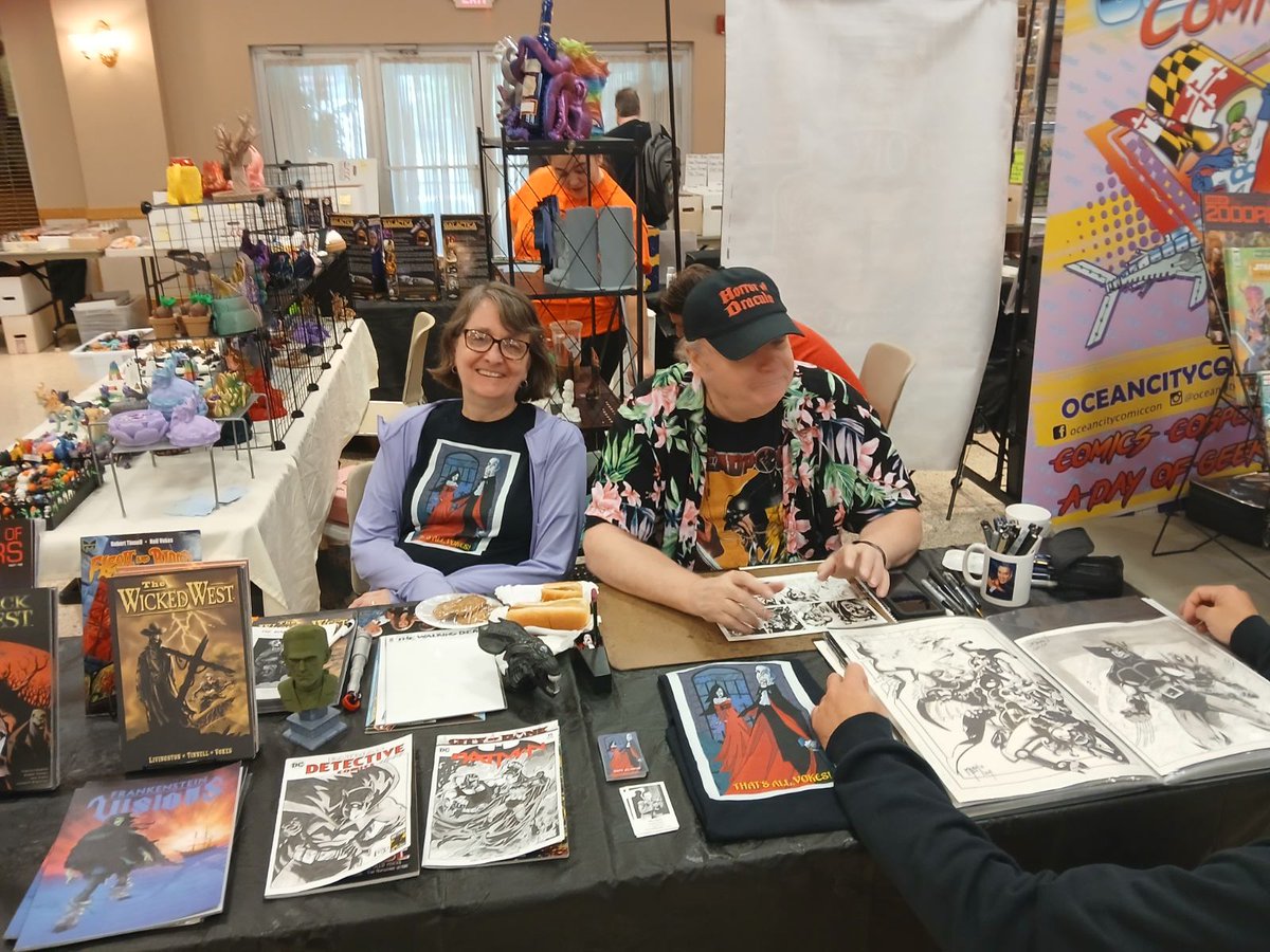 firststatecomic's tweet image. Thank you for being there with us! We appreciate all our helpers, vendors, artists, and visitors! There would be no FSCC without YOU. Enjoy these pics and keep your eyes peeled for more pics soon!