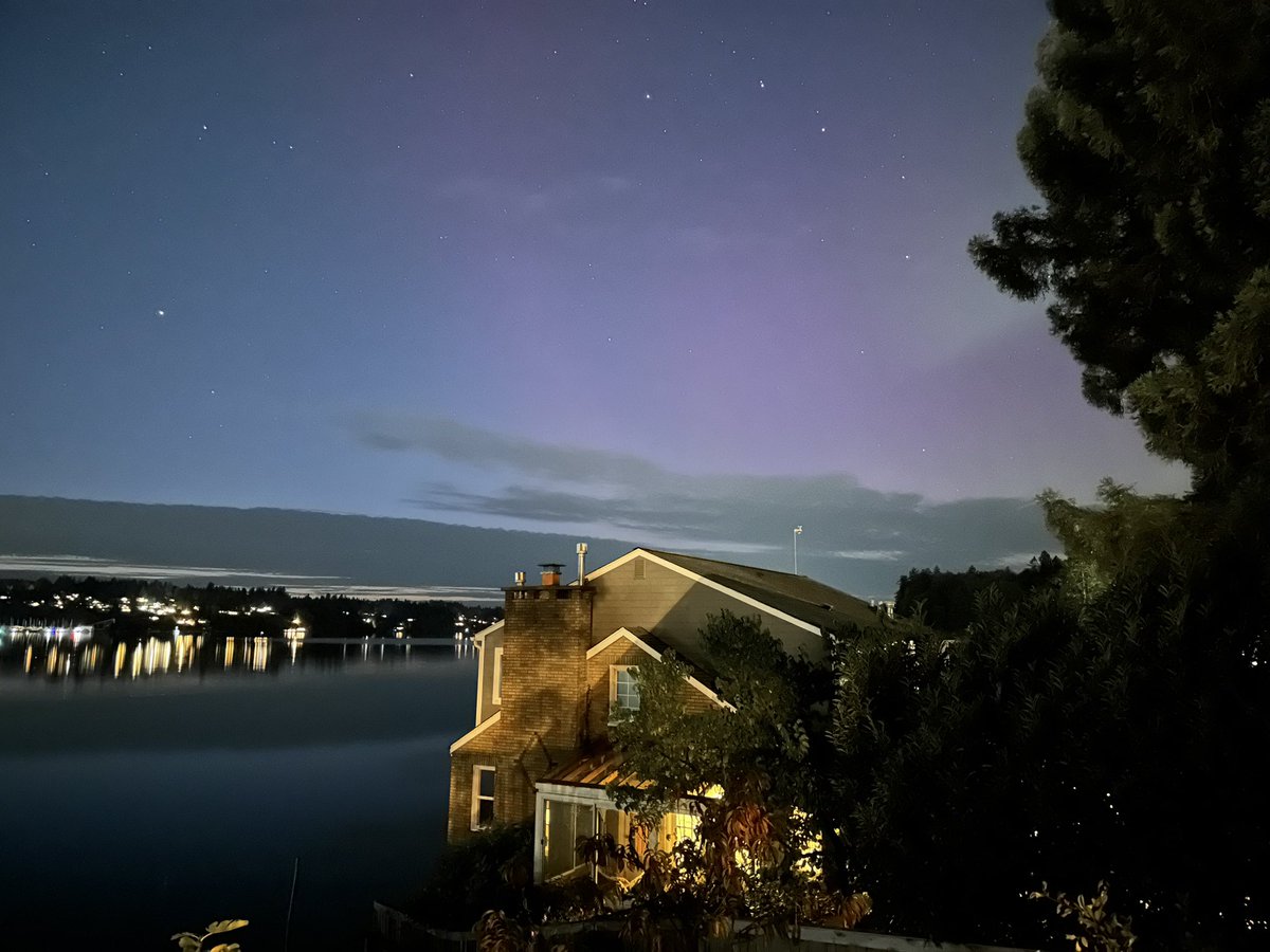 USSM_Marc's tweet photo. A little bit of aurora in Olympia, WA around 8pm. Quiet now, but could pick back up now that the moon has set.
@AuroraNotify https://t.co/ZJbubwKSR7
