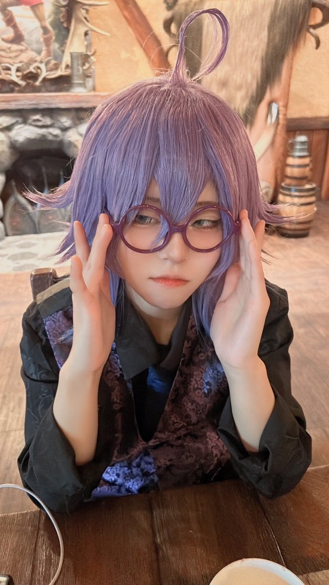 fello_hina's tweet photo. ユニバーシティのランドールやるつもりが衣装を置いてきてしまいできませんでした😭

メガネ一応持ってきたけどめちゃ盛れる

 #Dハロ仮装2024 https://t.co/d0KxTdvUDF