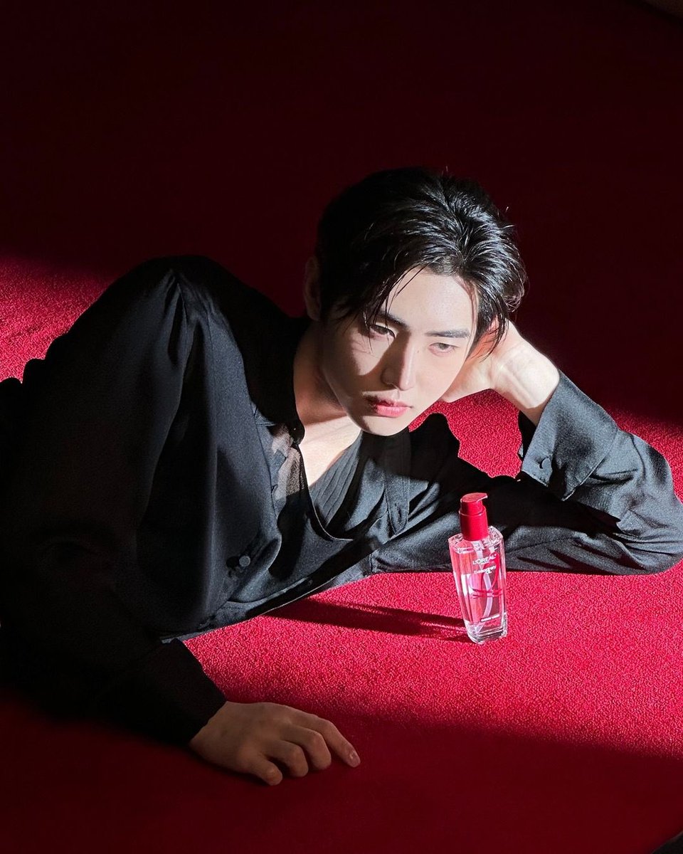 enhypenupdates's tweet photo. [INSTAGRAM] 241008

“🍒 #로레알파리 #엑스트라오디네리오일 #체리우드#SUNGHOON”

(1/2)

@ENHYPEN_members @ENHYPEN #ENHYPEN #엔하이픈 https://t.co/CKdvuqUsoI