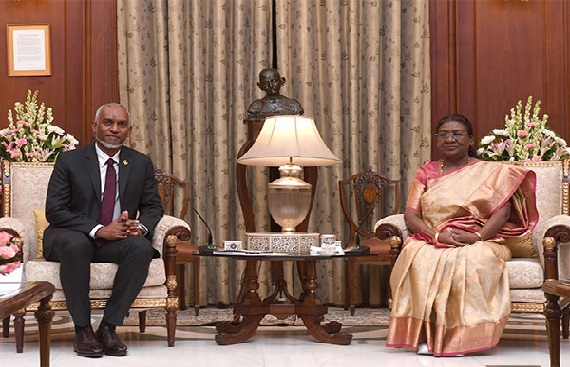 SINewsUpdates's tweet image. Maldives Close Friend of India in Indian Ocean Region: President Murmu

Read More: bit.ly/47VBMyo

@rashtrapatibhvn
@MMuizzu

#keypartner #IndianOceanRegion #NeighbourhoodFirstpolicy #comprehensiveeconomic #maritimesecuritypartnership