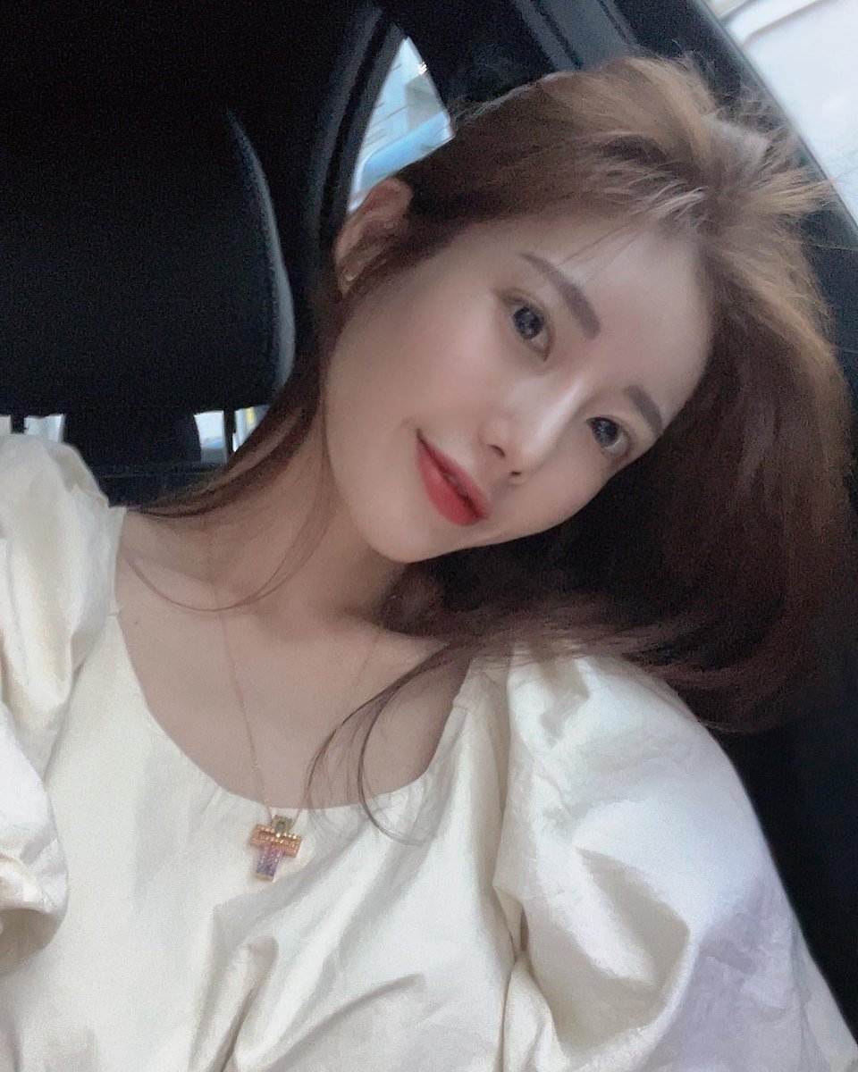 🌞 忙しい仕事の合間に、自分のための短い休暇を取ることを忘れないでください。お昼休みには、心を解放してエネルギーを取り戻しましょう。