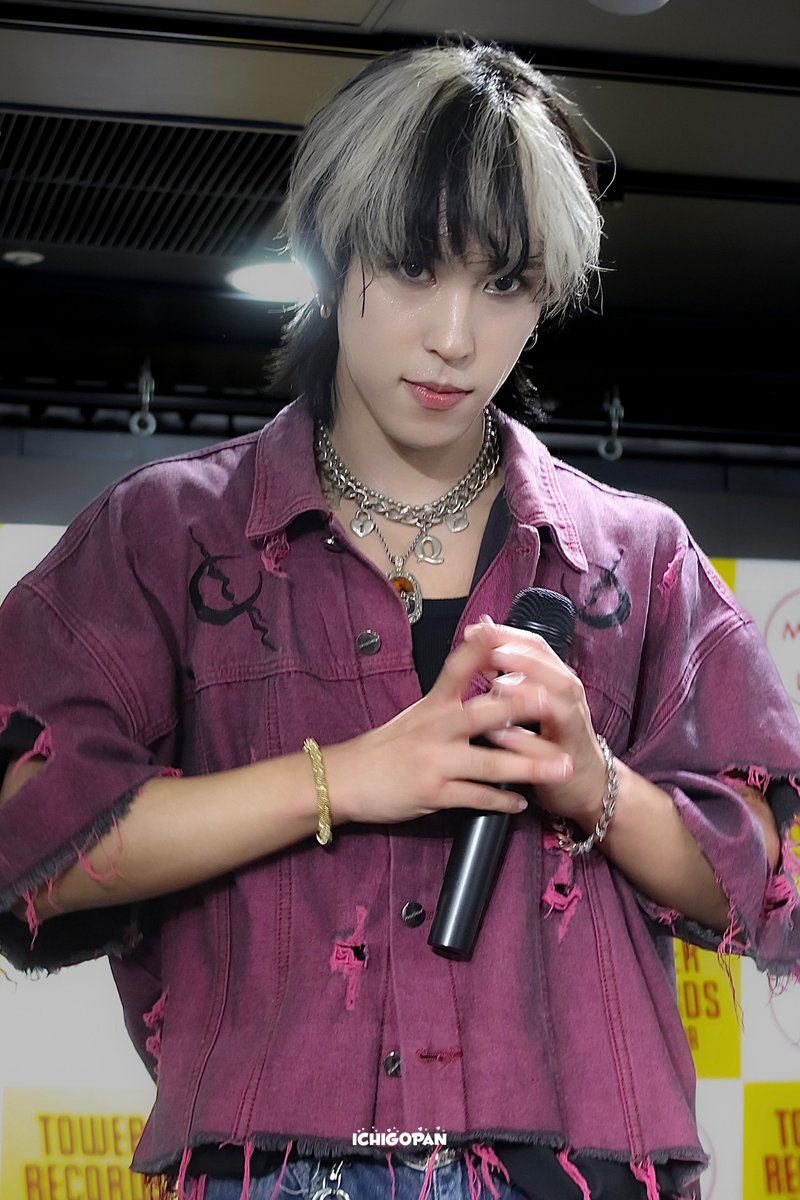 __meronyan5's tweet image. 241006 DefClass インストアライブ タワレコ渋谷 ꔛෆ

#DefClass #AKEY #DefClass_akey #デフクラス
@DefClass_ @dc_akey #イチゴパンshoT