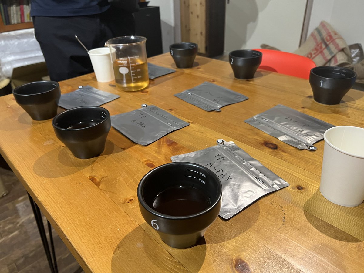 sternecoffeelab's tweet image. 本日、PANAMA COFFEE ROASTING COMPETITION 2024の表彰式イベントのため、東京へ

決勝に進めず、準決勝敗退でしたが、準決勝豆をカッピングしてテンション上げてきているので、純粋にイベント楽しみです!!

明日はSCAJへ
来週からデパート催事が詰まっているのでこの2日で羽伸ばしたい

#pcrc2024