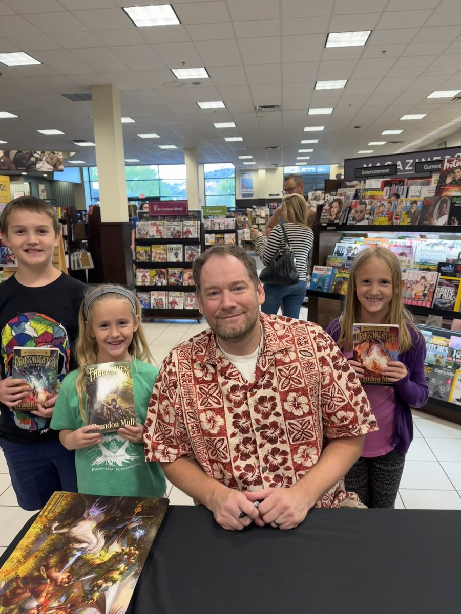 Catchkey's tweet photo. My kids had a blast meeting @brandonmull today. Thanks for taking the time to share your gift. https://t.co/kFOwoJjpGK