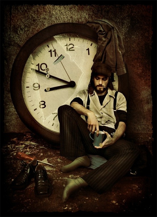 عقلمندوں کے لئے زندگی ایک خواب کی طرح ہوتی ہے کیونکہ وہ اپنے خیالات اور تصورات میں گم رہتے ہیں احمقوں کے لئے یہ ایک کھیل کی مانند ہے جو زندگی کی سنجیدگی کو نہیں سمجھتے امیروں کے لئے زندگی ایک مزاحیہ کہانی کی طرح ہے کیونکہ وہ معاشی پریشانیوں سے آزاد ہوتے ہیں جبکہ غریبوں کے لئے یہ