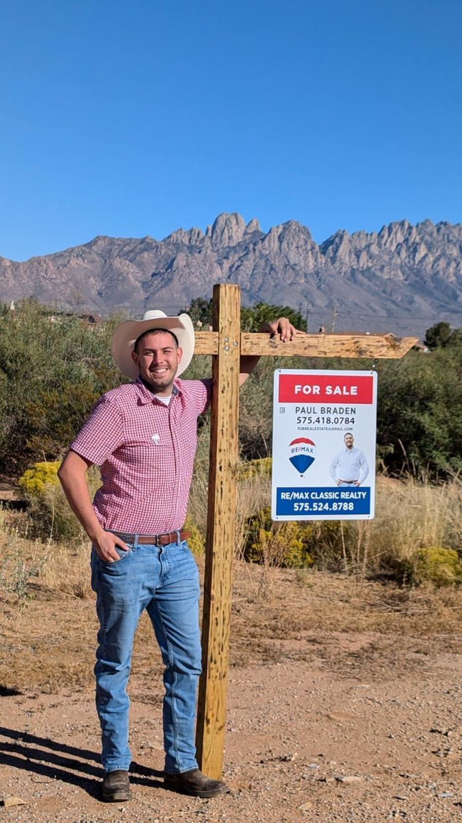 Shoutout to Ryan's Woodworks for my new custom sign post! Reach out to him if you need some wood work! He'll get the job done 👍