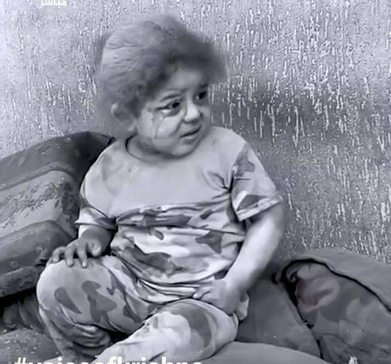 Sanatni251189's tweet image. यह एक बांग्लादेशी हिन्दू बच्चा है।

जिसे अपने घर के बाहर फेंक दिया गया है और अंदर उसकी माँ का आर्तनाद सुनाई पड़ रहा है, उसका बलात्कार हो रहा है और शायद उसकी हत्या भी हो गई होगी। यह बच्चा यदि गाजा की सड़कों पर होता तो आज विश्व मीडिया का आवरण चित्र बना होता।

भारत की उस भूमि पर…