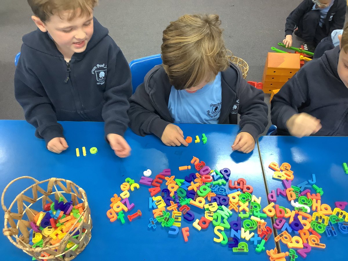 GPSYear1's tweet photo. This morning in maths we built our names and put them in order from the greatest to the smallest amount of letters. @greenparkschool #gpsmaths https://t.co/PkEut5i9QD