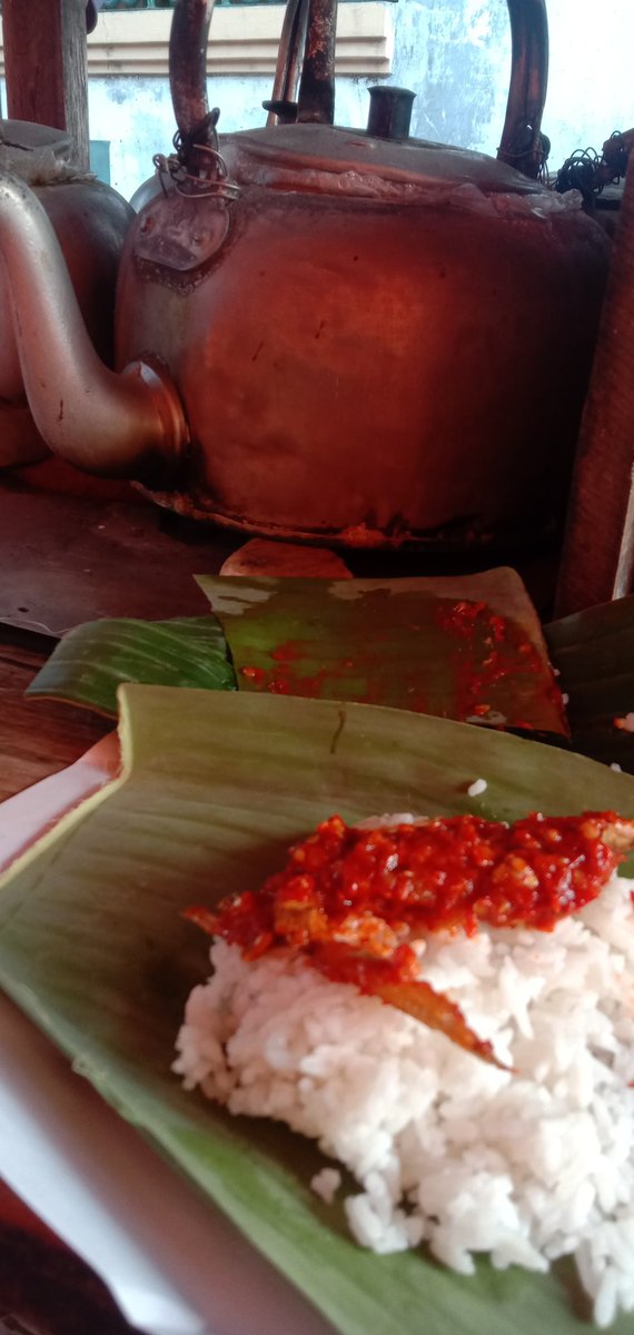 jakapujakesuma1's tweet photo. #angkringan
#localwisdom
😂😂 https://t.co/zuL9Em0MEz