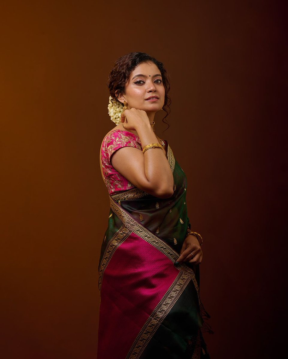 Honeybadggerr's tweet image. #AnnaBen #Navaratrivibes