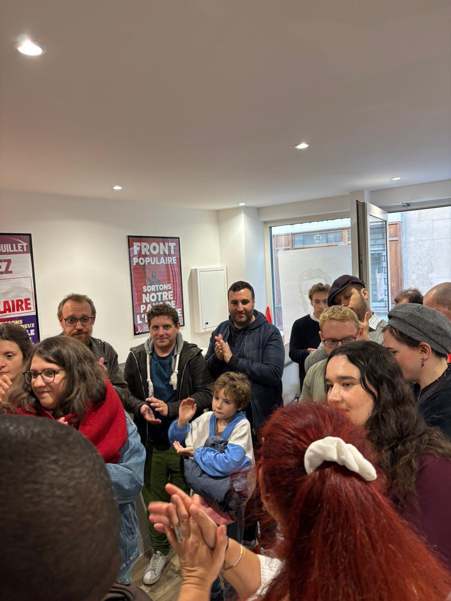 Samedi j’ai eu le plaisir avec mes camarades <a href="/IanBrossat/">Ian Brossat</a> et Pablo, qui dirige la section, d’inaugurer le nouveau local du @pcf dans le 17e. Seul local d’un parti politique dans l’arrondissement, il sera le lieu de construction de l’alternative à la droite !