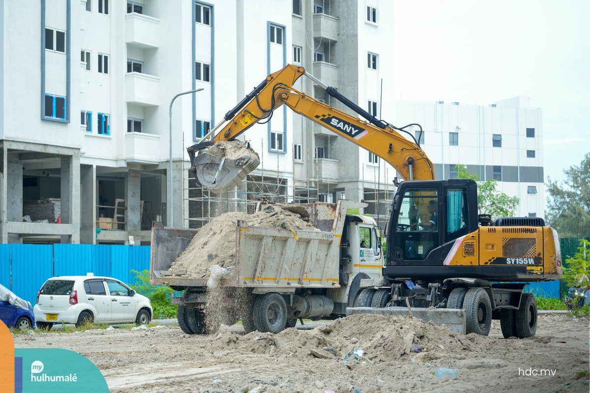 ހުޅުމާލެއަކީ ހިތްފަސޭހަ ތަނަކަށް ހެދުމަށް ކުރަމުންދާ މަސައްކަތުގެ ތެރެއިން، ހުޅުމާލޭ ދެވަނަ ފިޔަވަހީގެ ސްޓެލްކޯ ފުލެޓު ސަރަހައްދުގައި ޕާކު ހެދުމަށް ބިން ސާފު  ކުރުމުގެ މަސައްކަތް އެޗްޑީސީން ދަނީ ކުރަމުން.
#އެޗްޑީސީއާއެކު
#މަގޭހުޅުމާލެ