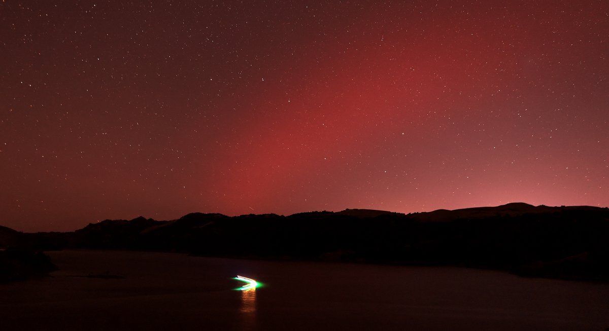 kentphotos's tweet photo. Pretty decent #substorm at lower latitudes, Monday night. Frames include Black Mountain in the Mayacamas Mts., Lake Sonoma with a boater and finally, the Milky Way above the Hopland Grade in Lake County. @NorthBayNews @NWSEureka #CAwx #SonomaCounty @NWSBayArea https://t.co/PnqwpZnZEm