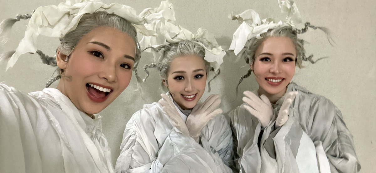 mayusop_'s tweet photo. 音楽劇「あらしのよるに」🐐🐺
8月の日生劇場から、秋田、北海道、大阪、香川、熊本と、無事に全ての公演が終わりました☺️

大好きな作品に3度も出演させていただき、本当に嬉しかった😭そして今はみんなに会えず寂しい🥲🥲

写真も沢山あって選べない🥹
（4枚目は、原作のきむら先生とのお写真📷） https://t.co/Ji0lshUybu