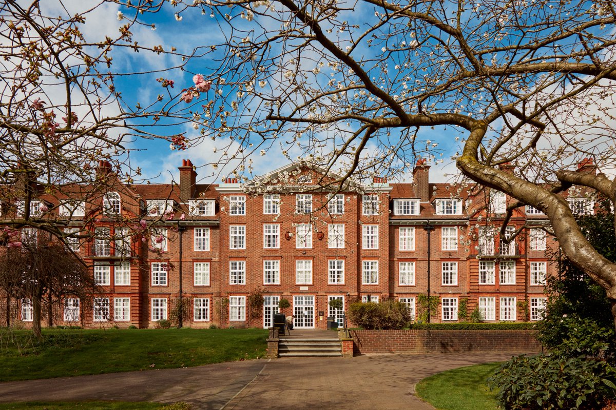 We’re launching an innovative new postgraduate course at Regent’s: our MA Global Art Markets. Find out more: ow.ly/Bm6L50TGxxF
