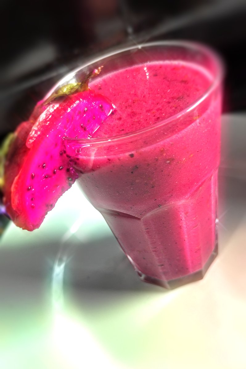 As I made my Dragon Fruit Pear Smoothie with sea moss gel jam, I felt a sense of completion. The sea moss I had gathered was now nourishing me, much like the storm had provided for the birds.
vegenergise.com/dragon-fruit-p…