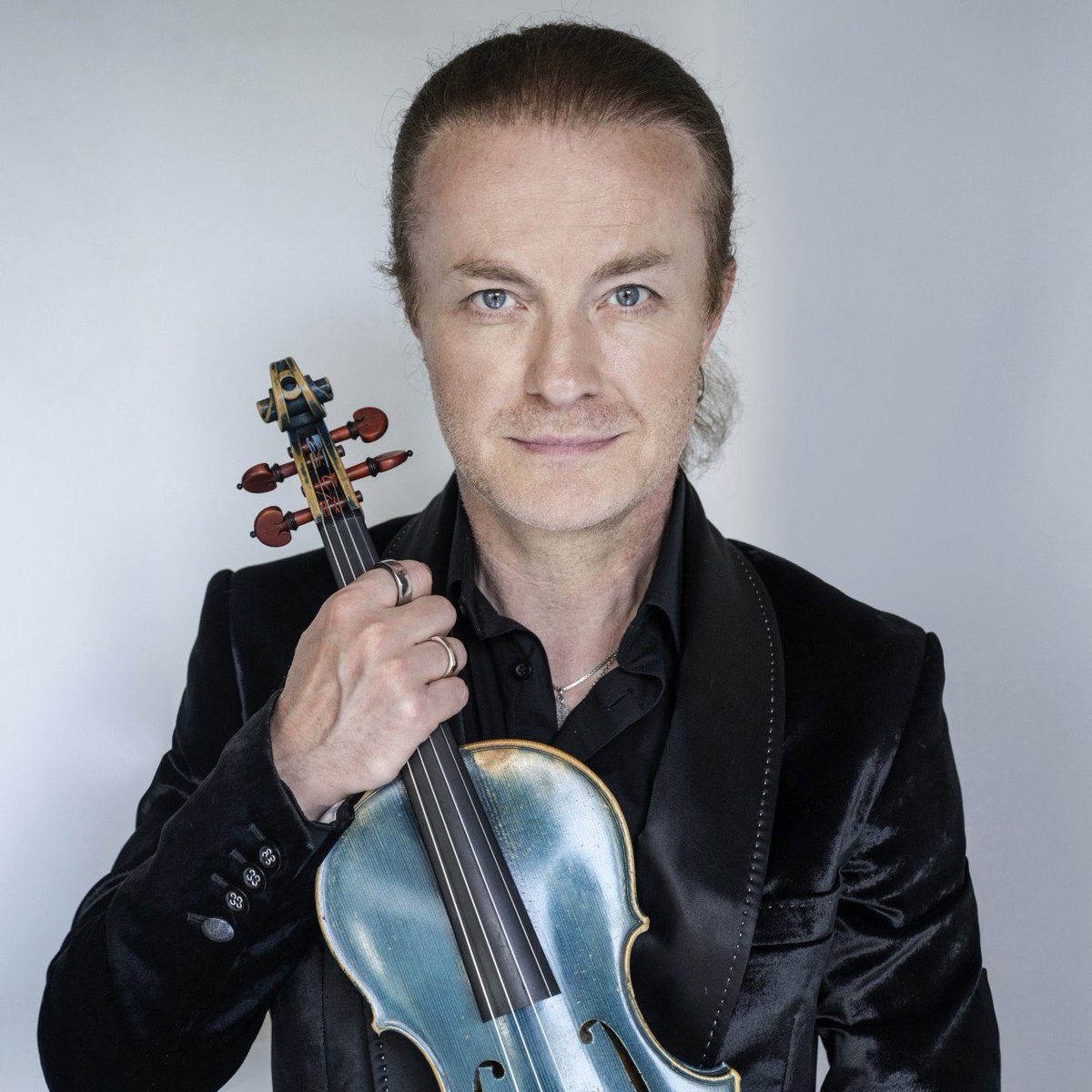 Již potřetí přivítáme na Praze 3 hvězdy světového formátu v koncertním cyklu Hudební podzim na Trojce.

Právě dnes, v úterý 8. října v 19:00, zahájí festival fenomenální houslista Pavel Šporcl a jeho hosté koncertem Bacha na Šporcla v kostele sv. Prokopa na Sladkovském náměstí.