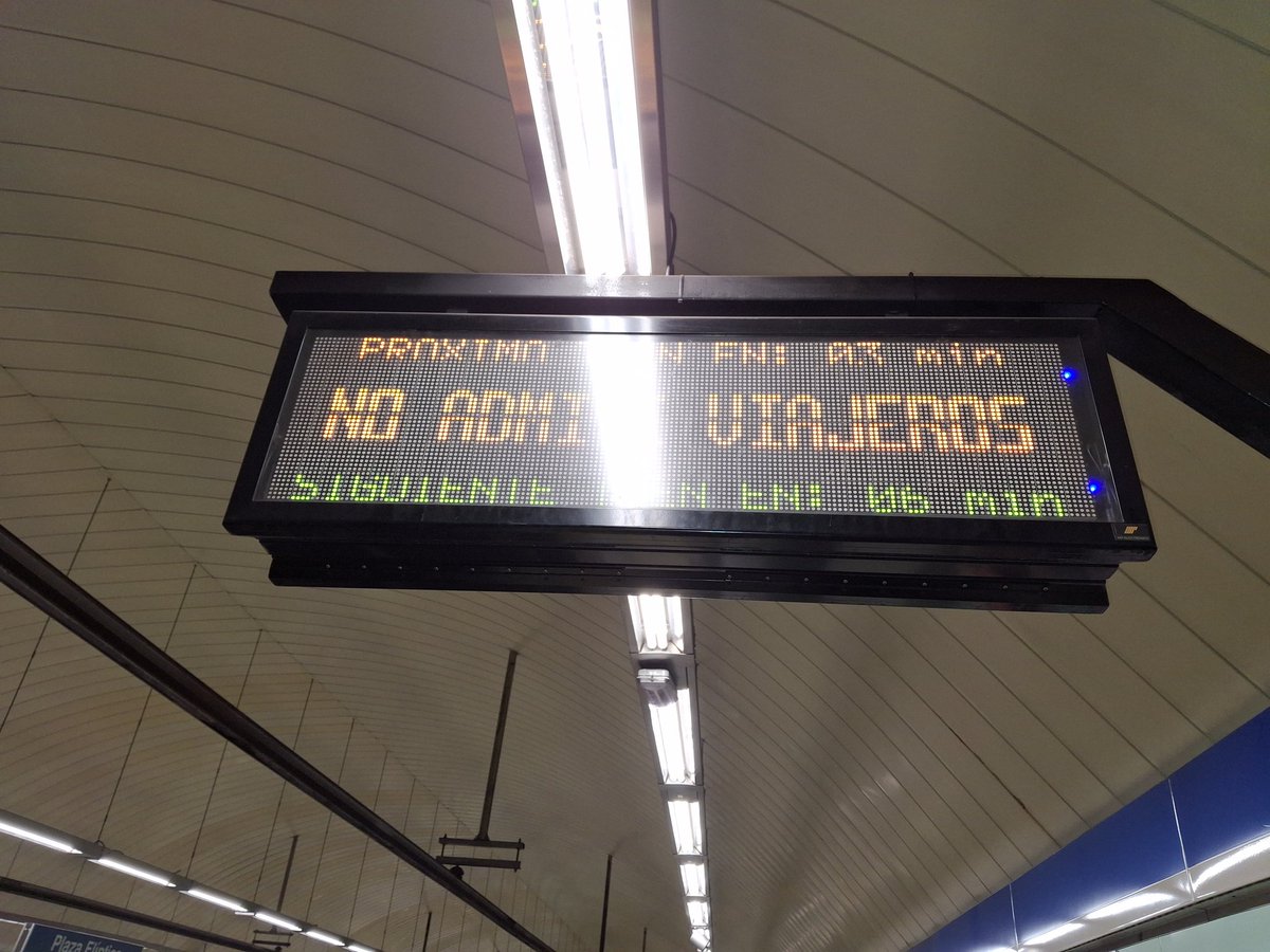 Raquelrss1968's tweet photo. Cosas como esta dia si dia tambien a las 7:00 de la mañana en plena hora ounta en Madrid. @ComunidadMadrid  @IdiazAyuso @SufridoresMetro https://t.co/BcM90KE2wa