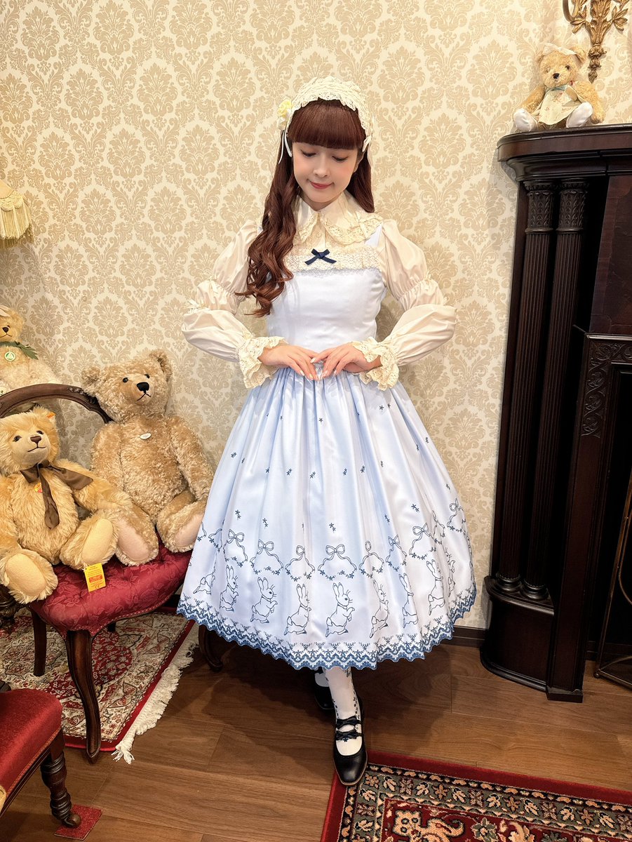 ピーターラビット刺繍ジャンパーワンピース👗色んな色着ましたっ