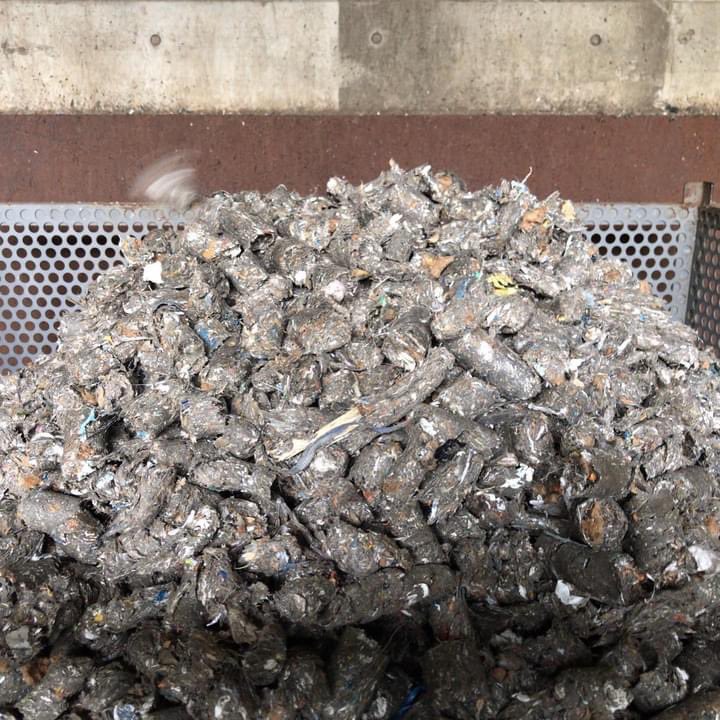 tarogoi1001's tweet photo. 廃棄物（廃プラ、木クズ、紙くず、繊維くず等）由来の固形燃料RPFを製造販売しています。本日も順調に稼働中です。
（株）リサイクルクリーン
#リサイクルクリーン 
#廃プラスチック
#RPF
https://t.co/IRXB0bfvc4 https://t.co/AewXWwC3fu