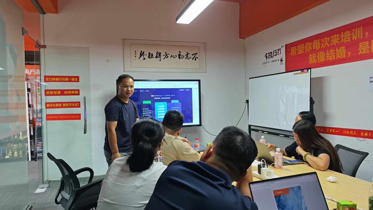 WindsyWang's tweet image. In-house training meeting touch one machine 
High quality, reasonable price and good services always are our promise to all of our customers. 
buff.ly/3A0GNpQ 
#TouchPanel #AdvertisingPlayer #DigitalSign #DigitalSignageDisplay #AdvertisingDisplay