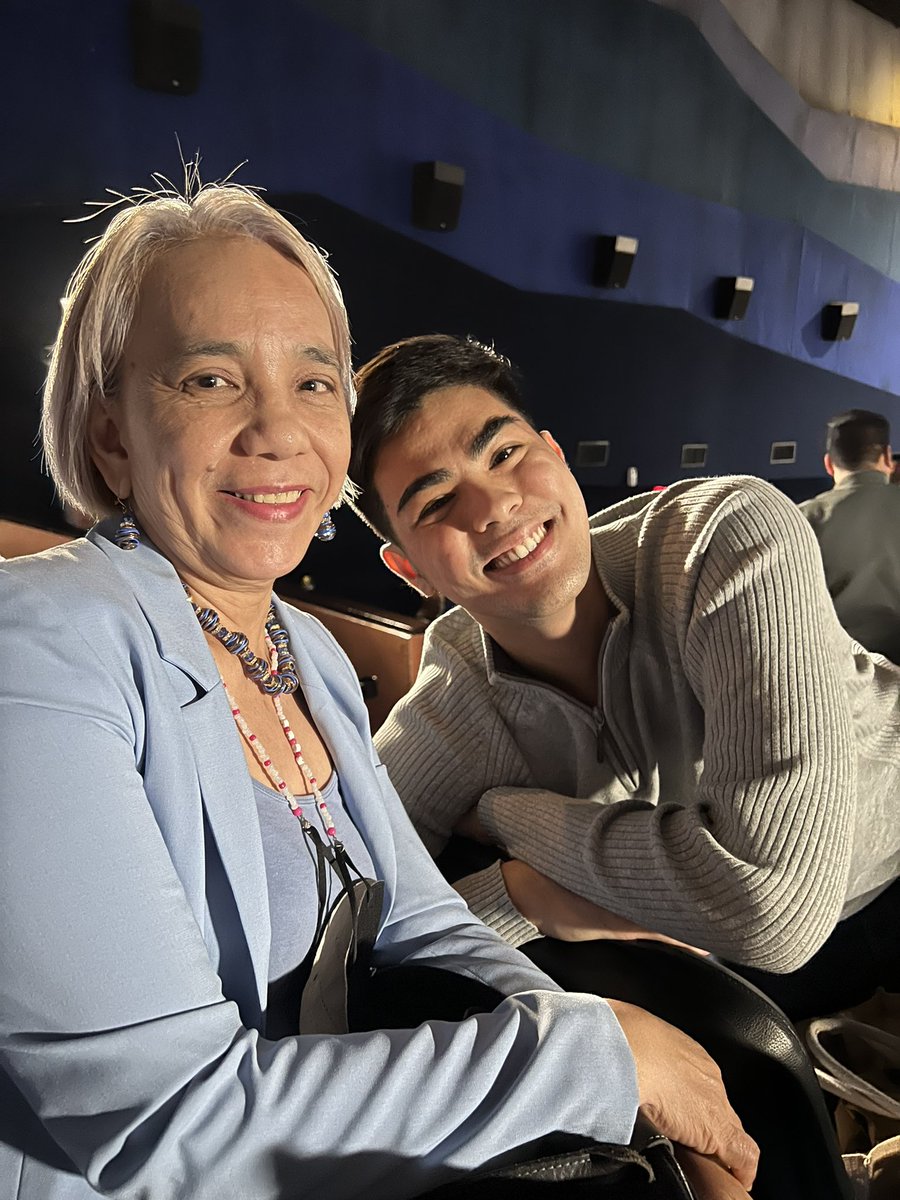 iamjustindizon's tweet image. yay i have pics with my senators for 2025!

✅ Bam Aquino
✅ Kiko Pangilinan
✅ Heidi Mendoza

and my party-list representative for 2025!

✅ Chel Diokno / Akbayan

please support them! tell your family, friends, neighbors, and your whole barangay! 🥰