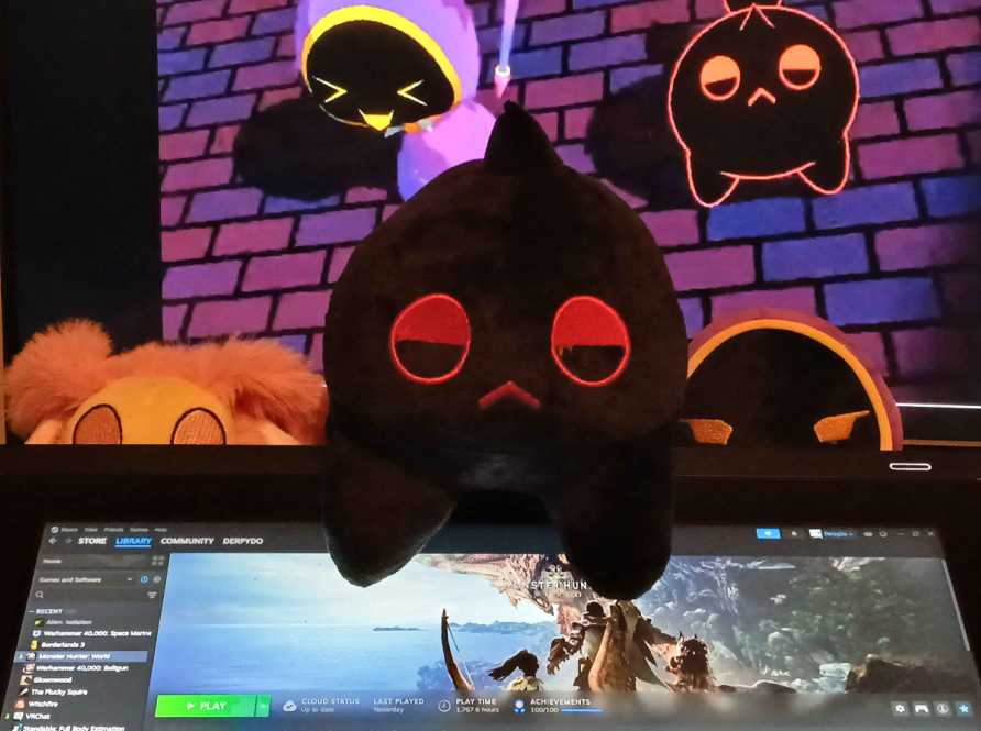 Can't escape their gaze!👁️👁️