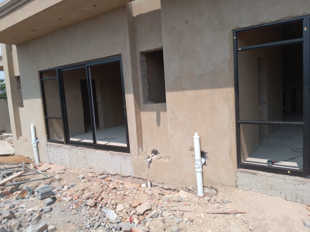 MathevulaIsaac's tweet photo. If you have a building project looking for aluminium windows and doors please contact us on the following details 0814648128 Mathevulaisaac08@gmail.com. https://t.co/TKouJgn7FC