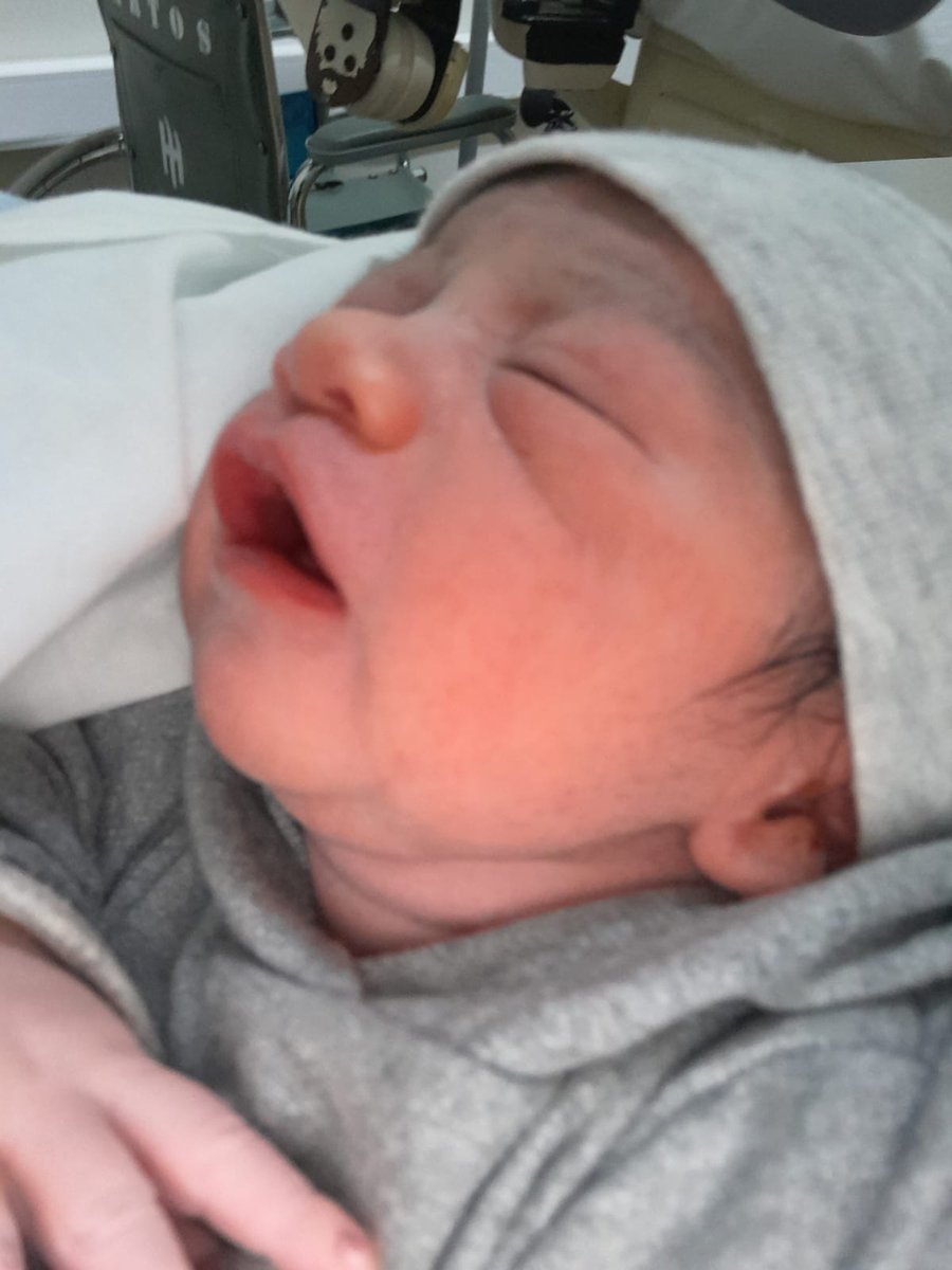 smachucaaa's tweet photo. bienvenido al compañero de vidá, al hombrecito de mama, al principe de mama, naciste hoy 7/10 a las 19:08hs con 3490kg, un hermoso gordito bebe para alegrarme el resto de mis dias ❤💙, LIAM MACHUCA 😍🤴🏻 https://t.co/2McZivBq9T