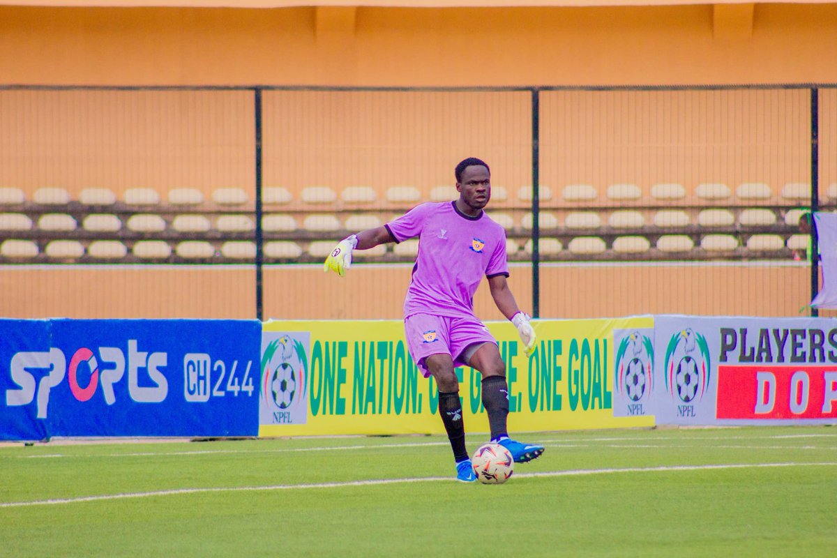 EmmaOfori16's tweet photo. Defeat is painful🥺but i personally accept defeat because it’s through that you gonna learn and come up with better results👍🏿Hopefully we gonna bounce back🦁💪🏿 now all eyes on Sunday🦁🙏🏿🧤 #GYEDi🧟♂️🦁 #MIGHtY🔥 #RIPRAFFA✝️🙏🏿🕊️ @ssstarsupdates #upSUNSHINE🟠🔵 https://t.co/YOJRm0akSh
