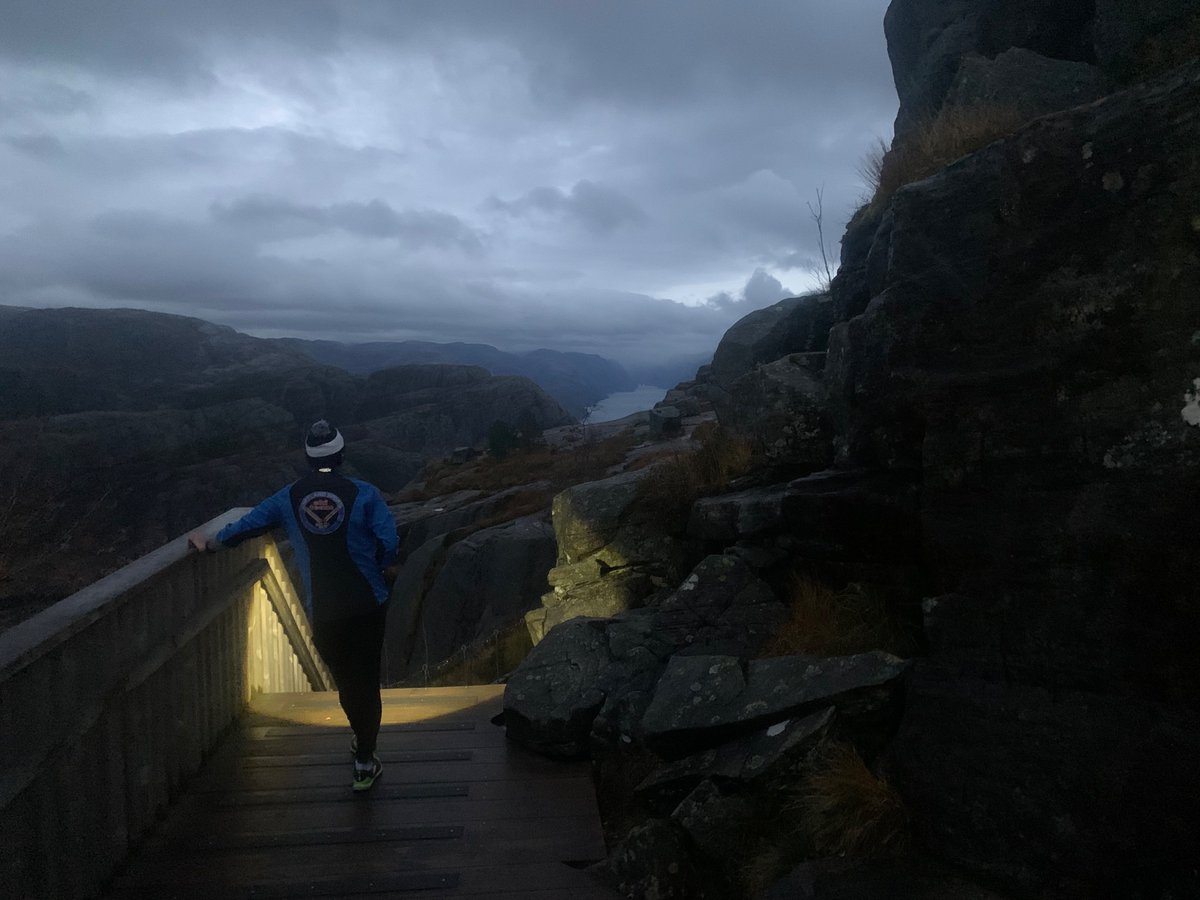 God morgen og god tirsdag fra Preikestolen