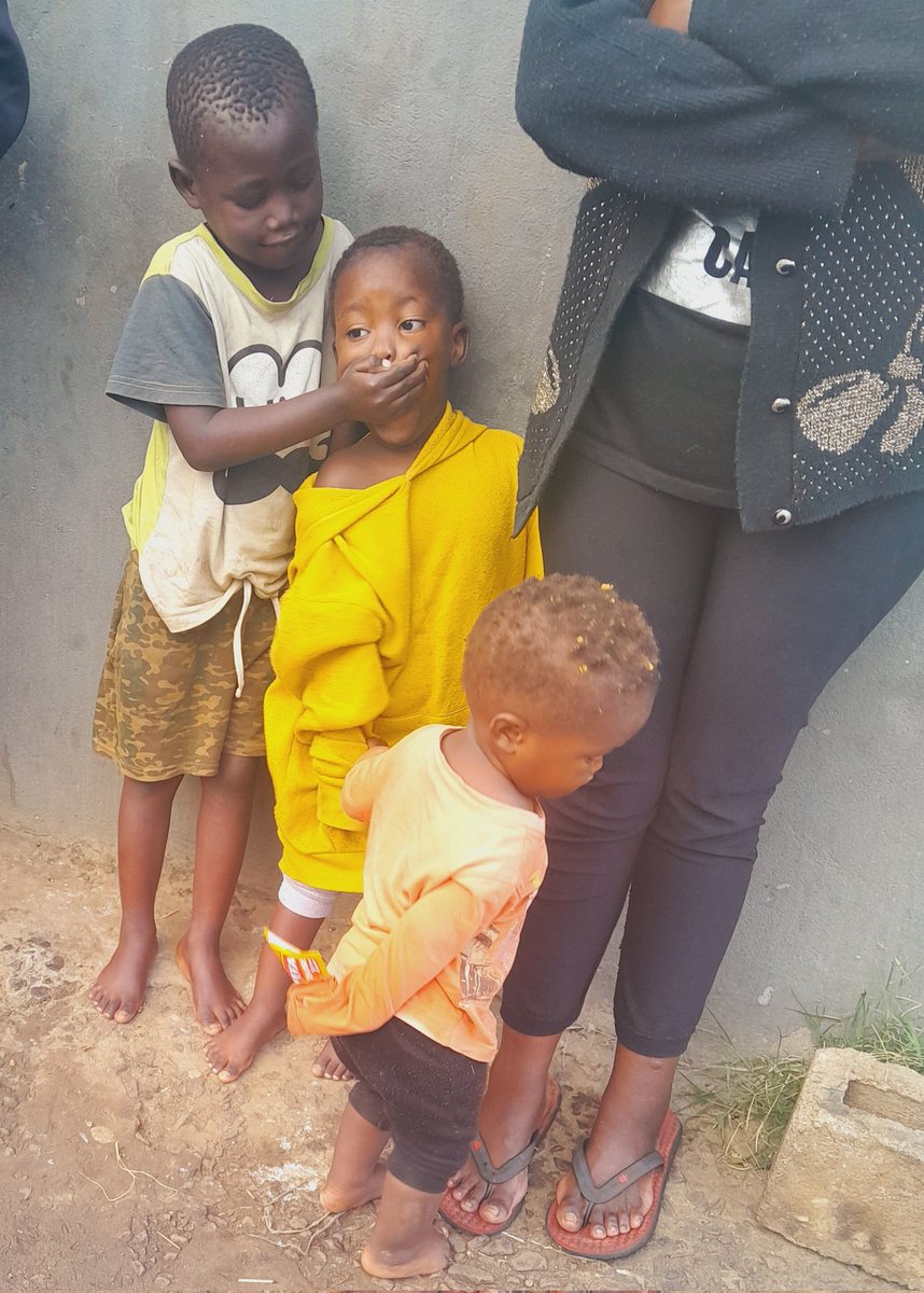 mathubi's tweet image. "Help make a difference.

Many kids in our community lack access to basic necessities like food, clothing, and education. Your donation can bring hope,Consider donating:
- Gently used clothing and toys
- Non-perishable food items.

Thank you for your kindness!"