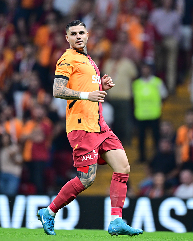 💥 Mauro Icardi'nin sözleşmesinde özel uçak kullanma maddesi olduğu ortaya çıktı. 

Sezon içinde 8 kez özel uçakla seyahat eden Icardi için kulüp, 500 bin dolara yakın ulaşım parası ödüyor.

🗞️ Sabah