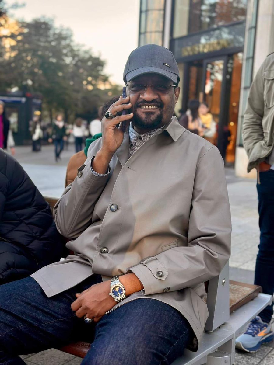 شيخ الامين: 
تحياتي من باريس العاصمة الفرنسية 🇫🇷

باريس بداية الرحلة، ضمن جولة تفقدية عريضة للزوايا الخارجية الخاصة بي في الدول الأوربية. 🌍✨

والله صحي الشياخة قروش وعربات😂😂