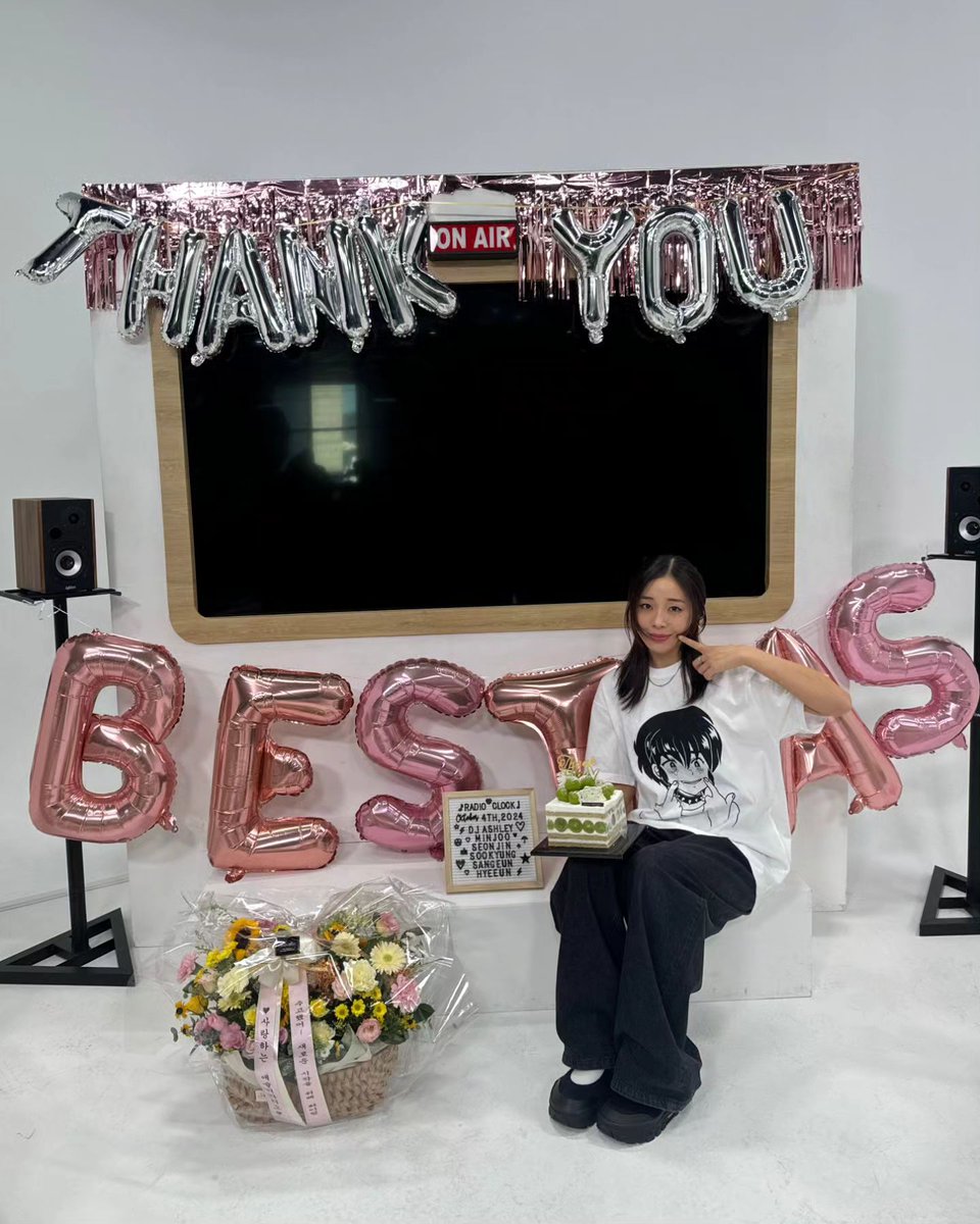 LC_Sinformation's tweet photo. 241006 @radio_clock1516 Instagram
https://t.co/SCe7nj52QR
@LC__Ashley #LADIESCODE #레이디스코드 #ASHLEY #애슐리 #CHOIBITNA #최빛나 #AshleyChoi #RADIOCLOCK #라디오클락
Now that we have said our final goodbyes, there will no longer be any new posts, but this account will remain as a space filled with our memories. This has been yours truly, DJ Ashley. Shine on, Loves!
