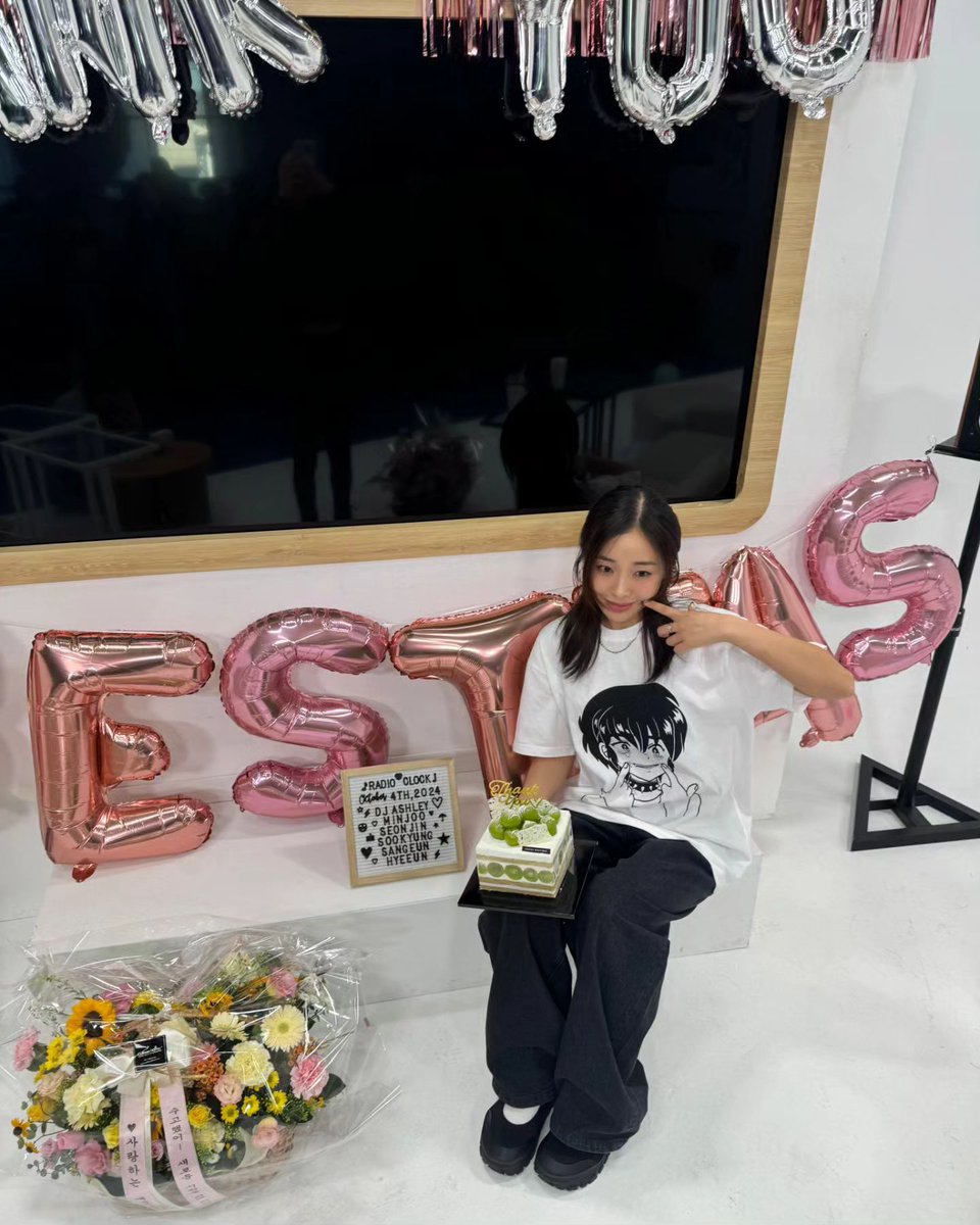 LC_Sinformation's tweet photo. 241006 @radio_clock1516 Instagram
https://t.co/SCe7nj52QR
@LC__Ashley #LADIESCODE #레이디스코드 #ASHLEY #애슐리 #CHOIBITNA #최빛나 #AshleyChoi #RADIOCLOCK #라디오클락
Now that we have said our final goodbyes, there will no longer be any new posts, but this account will remain as a space filled with our memories. This has been yours truly, DJ Ashley. Shine on, Loves!