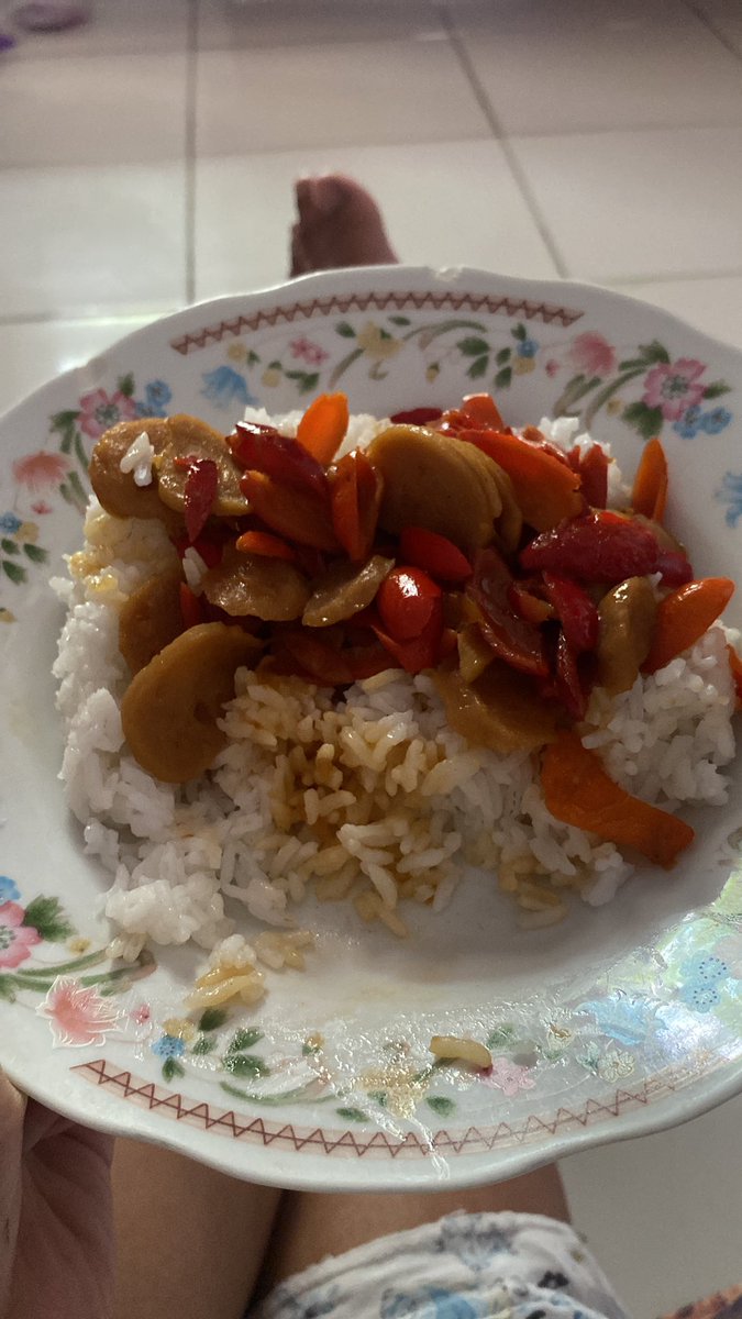 septiaale28's tweet photo. Udah capek2 masak, knp ga ketelen😭 https://t.co/ryWoKjTmou
