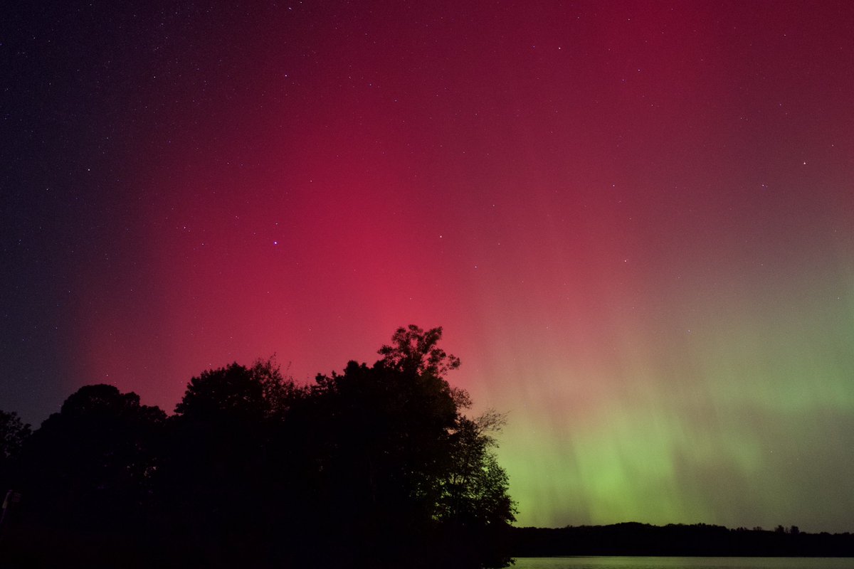 Two awesome substorms, one night. The best I’ve seen since May! 
📍Pinckney, MI #aurora #miwx