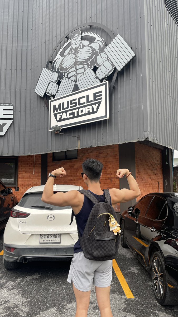 Tonbro7's tweet photo. Muscle  Factory https://t.co/1lOtadiKzS