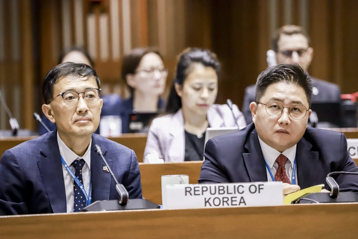 UNESCAP's tweet photo. At #CSocDev8, delegates called to strengthen social protection systems in #AsiaPacific to tackle future challenges.
Key strategies include:
πΉembed universal social protection in national agendas,
πΉadapt systems for climate risks & ageing,
πΉ leverage digital solutions. https://t.co/WC0wq04Bhr