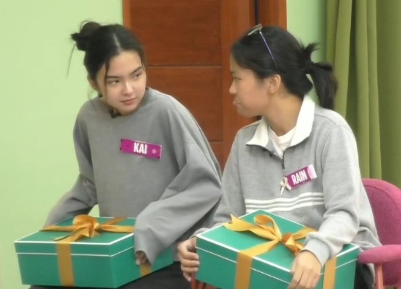 KaiRainHomiesWW's tweet photo. Seems like they're having a task or event for Xmas? Or they're just gifting each other haha :)

Reply "ang berdeng regalo" as many as you can with our taglien haha

HAPPY KAIRAIN DAY https://t.co/cTqiuRzRZz