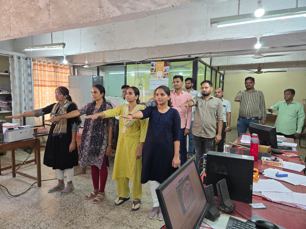 રાજ્ય સરકાર દ્વારા 7 ઓક્ટોબરથી 15 ઓક્ટોબર સુધી 'વિકાસ સપ્તાહ 2024' ભવ્ય રીતે ઉજવશે! આ અવસરે  તમામ અધિકારીશ્રી તથા કર્મચારીશ્રી દ્વારા  "ભારત વિકાસ પ્રતિજ્ઞા" લેવામાં આવી.  #VikasSaptah
<a href="/PMOIndia/">PMO India</a>
<a href="/CMOGuj/">CMO Gujarat</a>
<a href="/GujPRHDept/">Panchayat, Rural Housing & Rural Dev. Department</a>
<a href="/InfoGujarat/">Gujarat Information</a>
<a href="/CollectorMeh/">Collector Mehsana</a>